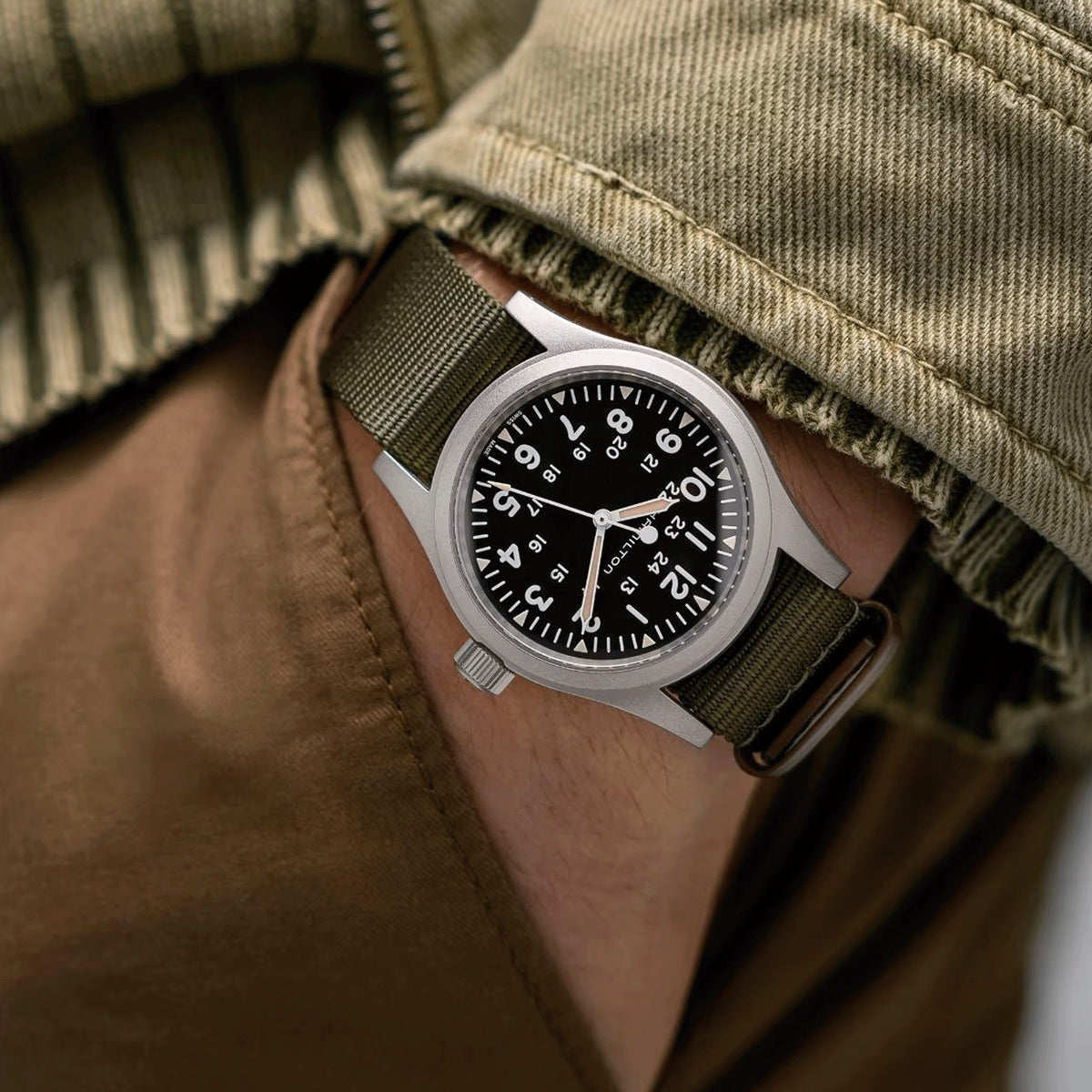 Hamilton Khaki Field Mechanical 38 H69439931 – portée au poignet